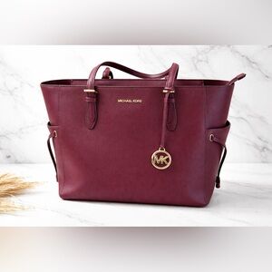 Michael Kors Gilly LeaterTote Bag with Gold Hardware Excellent Condition!